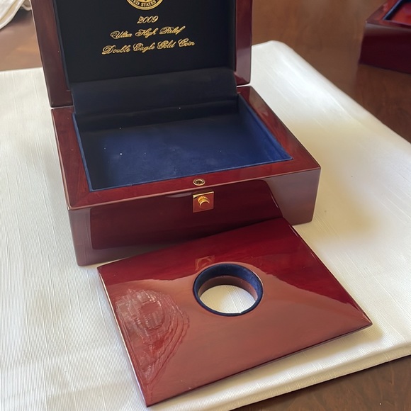 2009 Ultra High Relief double Eagle Gold Coin Display storage Case Box Mahogany - Picture 9 of 11